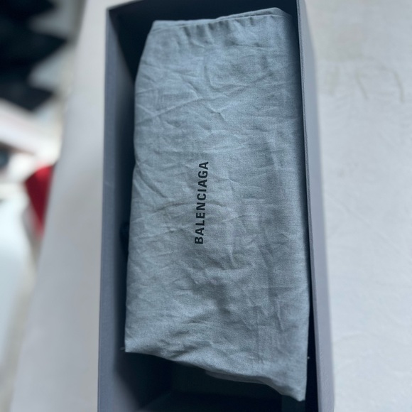 Balenciaga Piscine logo-embossed rubber slides - Picture 9 of 9